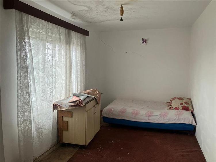 Casă cu 5 camere cu Teren 931 Mp în Movileni