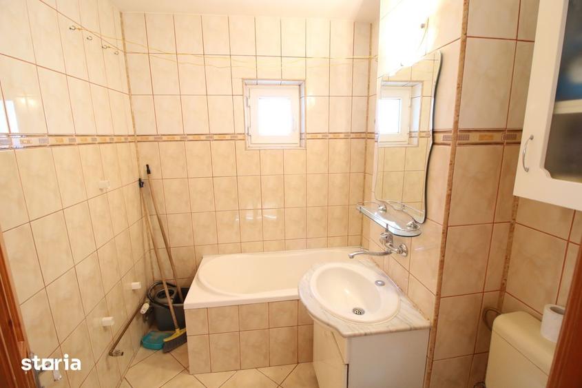 Apartament cu 3 camere decomandat în Micro 17