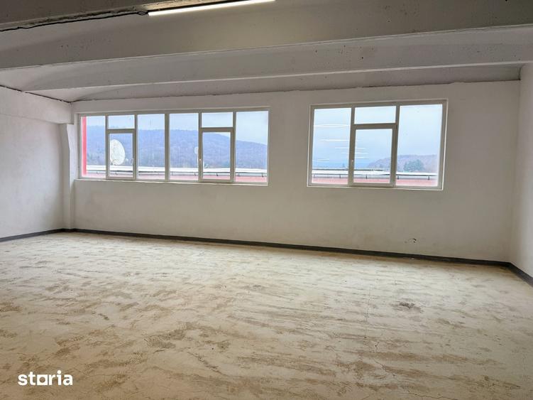 Spațiu comercial, de 1,364 mp, în Central