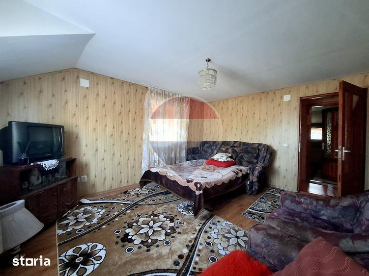 Casă cu 7 camere cu Teren 826 Mp în Provița de Sus