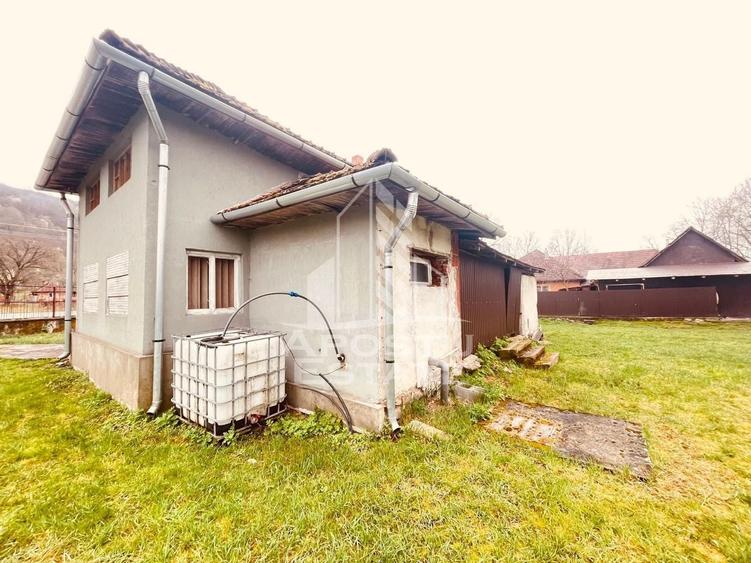 Casă individuală cu 2 camere cu Canalizare în Lazuri