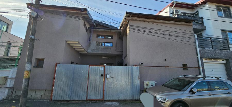 Casă individuală cu 12 camere cu Canalizare în Mihai Bravu