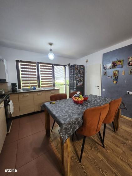 Apartament cu 3 camere semidecomandat în Luna
