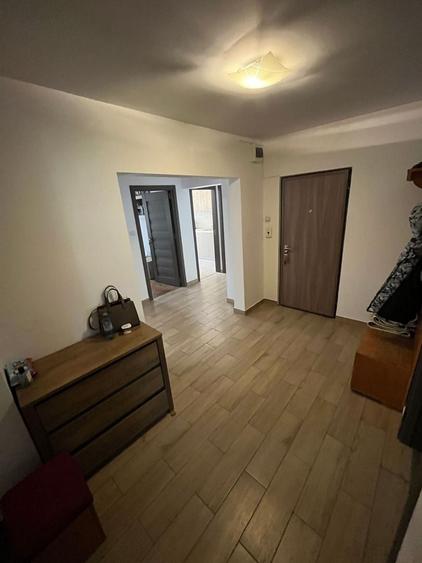 Apartament cu 4 camere decomandat, mobilat în Trocadero