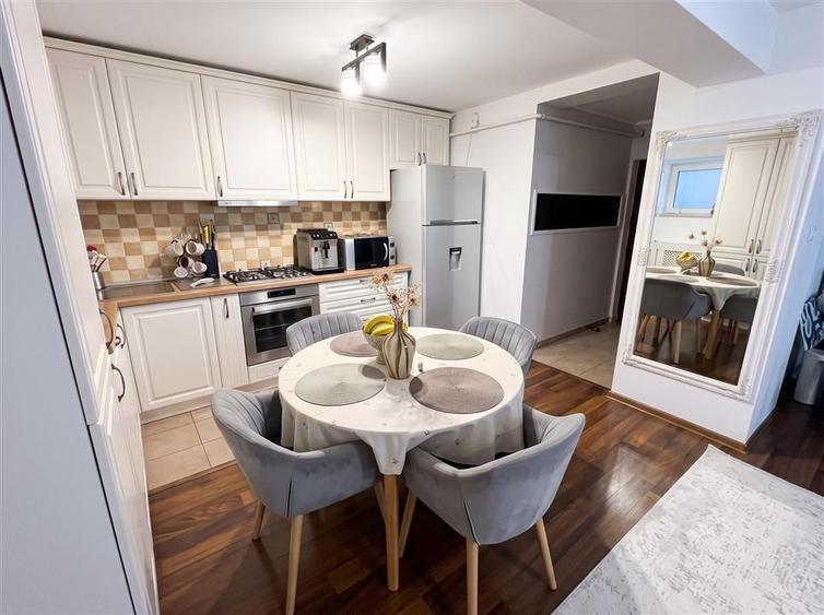 Apartament cu 3 camere decomandat, mobilat în George Enescu