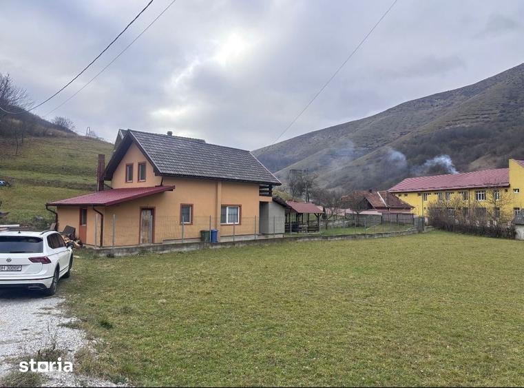Casă cu 4 camere cu Teren 970 Mp în Sântandrei