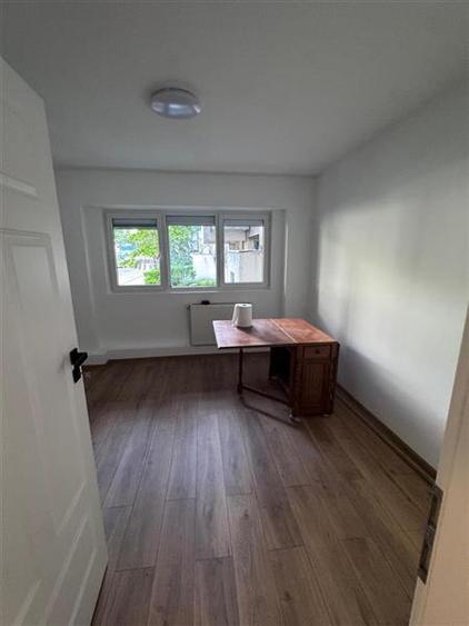 Apartament cu 4 camere decomandat în Tineretului