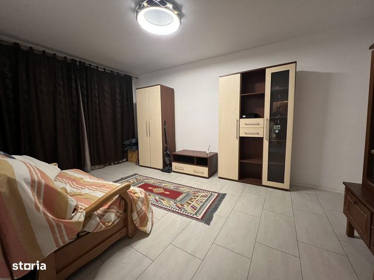 Apartament cu 3 camere decomandat în Tei