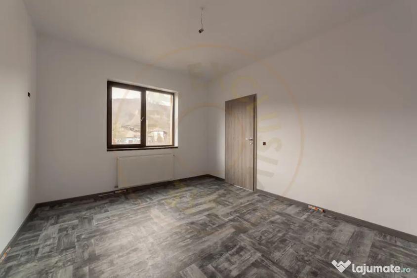 Casă cu 7 camere cu Canalizare în Izvorani
