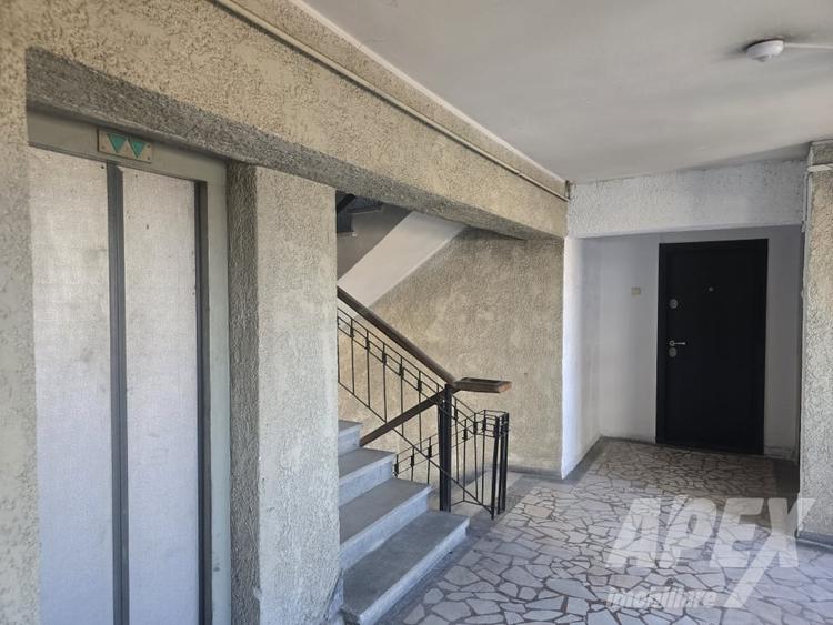 Apartament cu 2 camere semidecomandat, mobilat în Decebal