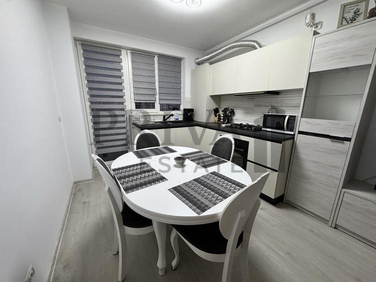 Apartament cu 3 camere semidecomandat, mobilat în Torontalului