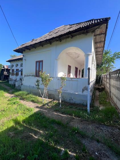 Casă cu 4 camere în Țepești