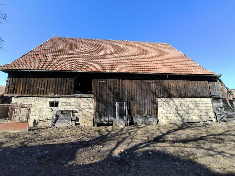 Casă cu 4 camere în Aghireșu