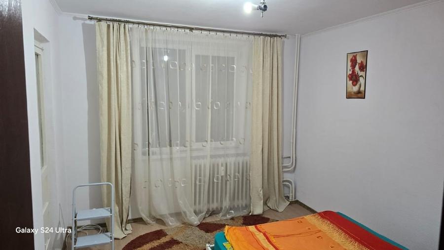 Apartament cu 3 camere semidecomandat în Drumul Taberei