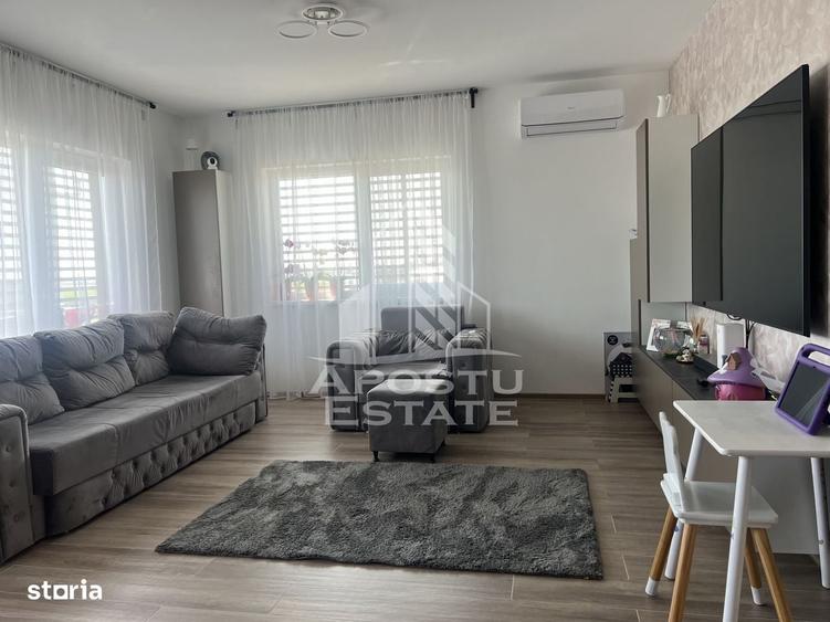 Apartament cu 3 camere semidecomandat în Ghiroda