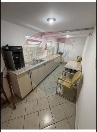 Casă individuală cu 6 camere cu Teren 100 Mp în Banu Manta