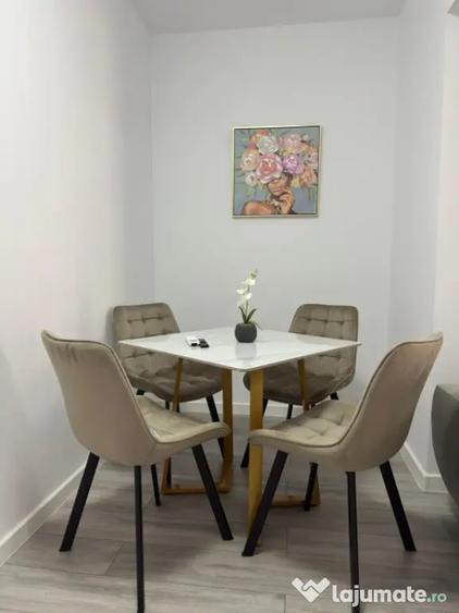 Apartament cu 3 camere decomandat în Rafinaria Vega