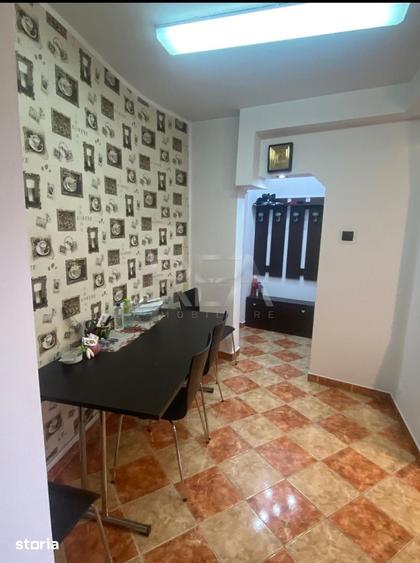 Apartament cu 3 camere semidecomandat în Centrul Civic