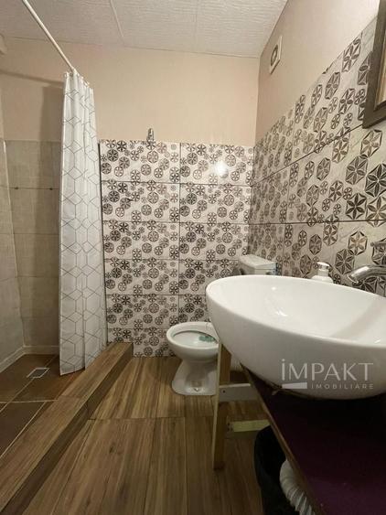 Casă individuală cu 14 camere cu Canalizare în Ultracentral