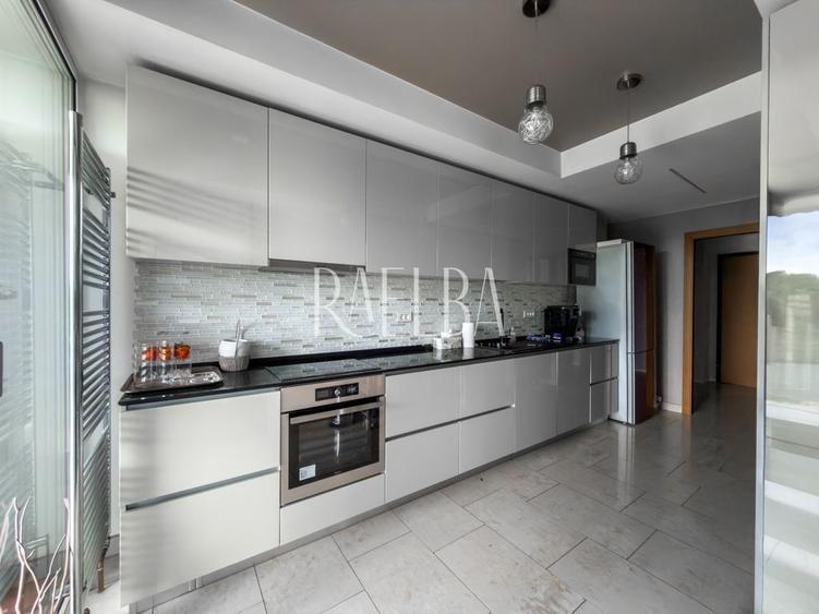 Apartament cu 4 camere semidecomandat, mobilat în Primăverii