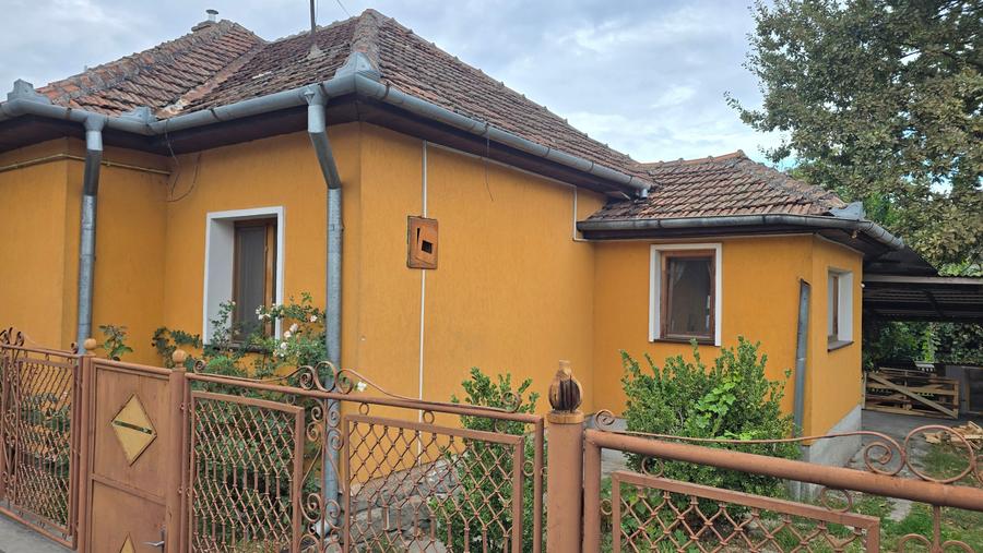 Casă individuală cu 4 camere cu Canalizare în Ultracentral