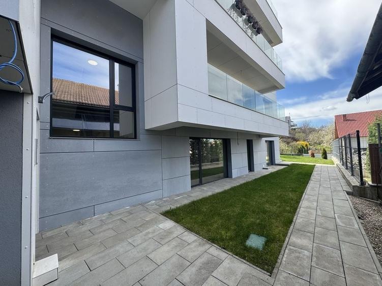 Apartament cu 3 camere semidecomandat în Dosu Bricii