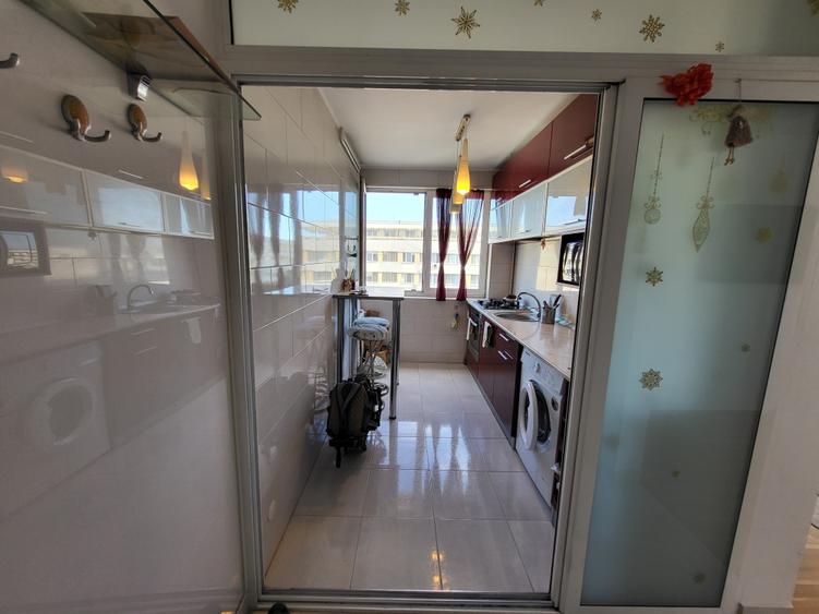 Apartament cu 3 camere semidecomandat în Iancului
