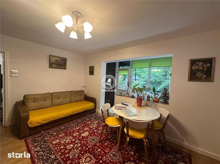 Apartament cu 3 camere semidecomandat, mobilat în Podul de Piatră