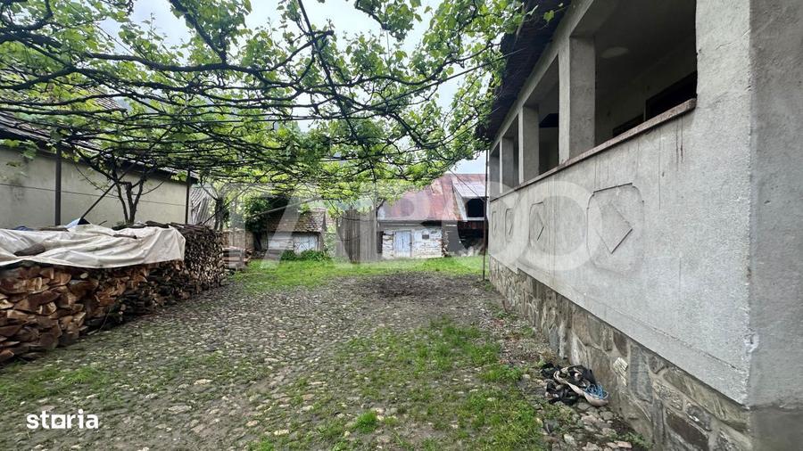 Casă cu 2 camere cu Teren 60 Mp în Rășinari