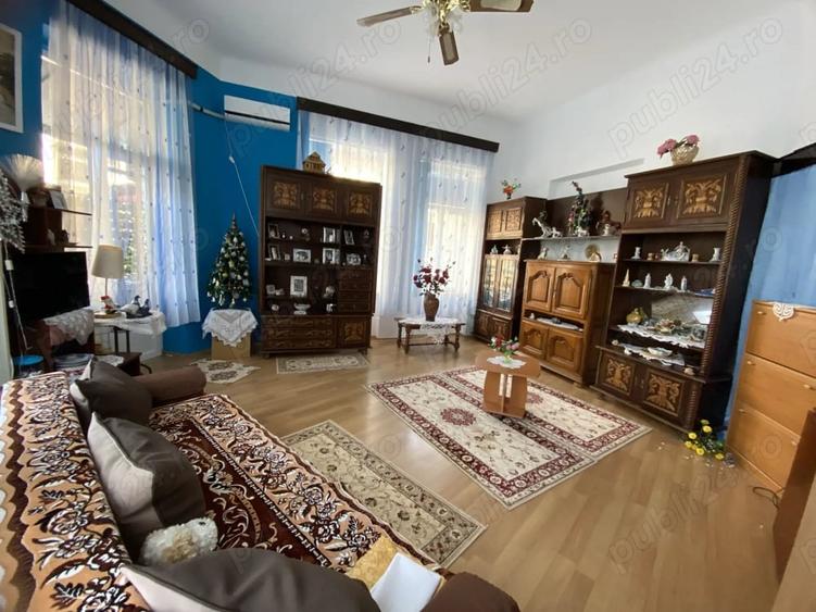 Apartament cu 5 camere decomandat în Armeneasca