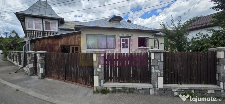 Casă cu 5 camere cu Teren 379 Mp în Central