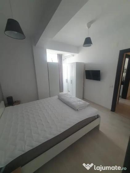 Apartament cu 3 camere semidecomandat în Central