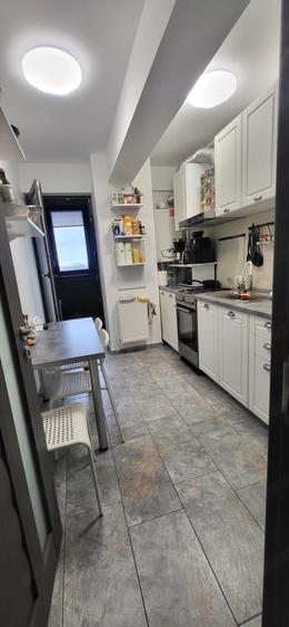 Apartament cu 3 camere semidecomandat în Prelungirea Ghencea