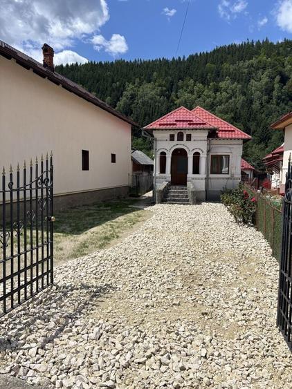 VAND 2 CORPURI casa 1254 mp Leresti Arges - 1