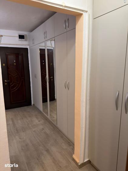 Apartament cu 2 camere decomandat în Girocului