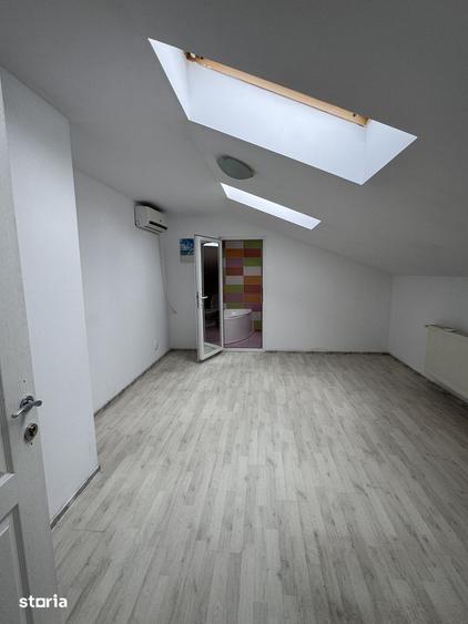 Casă cu 10 camere cu Teren 250 Mp în Crângași
