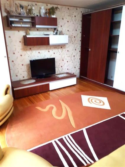 Apartament cu 3 camere decomandat în Buzaului