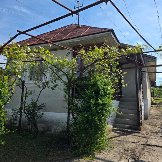 Casă cu 3 camere în Godinești