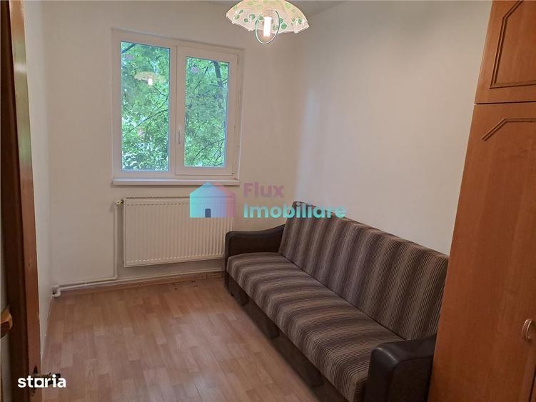 Apartament cu 3 camere semidecomandat în George Enescu