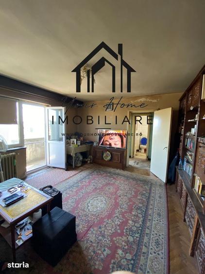 Apartament cu 3 camere semidecomandat în Craiovița Nouă
