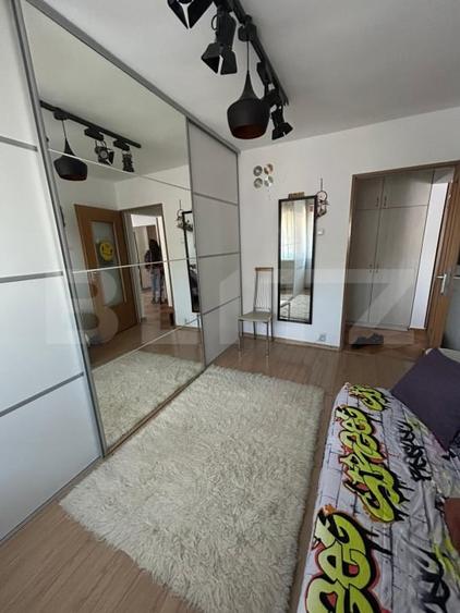 Apartament cu 4 camere decomandat, mobilat în Central