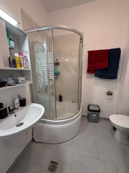 Apartament cu 2 camere semidecomandat în Militari