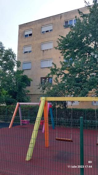 Apartament cu 2 camere decomandat în UTA