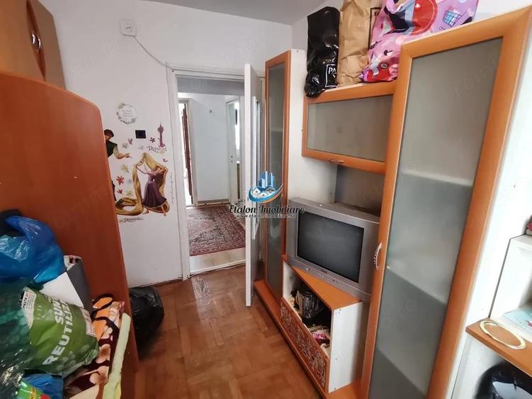 Apartament cu 3 camere decomandat în Sud