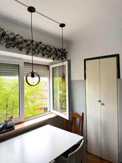 Apartament cu 2 camere semidecomandat, mobilat în Central