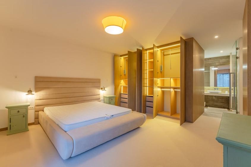 Apartament cu 3 camere decomandat, mobilat în Ultracentral