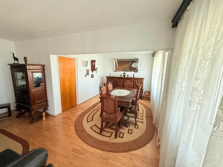 Apartament cu 4 camere decomandat în Pantelimon