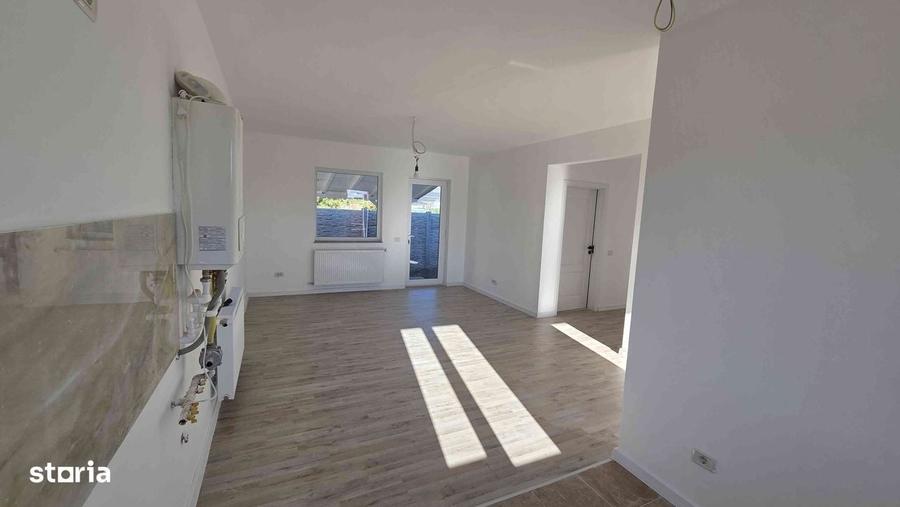 Casă cu 4 camere cu Teren 300 Mp în Crevedia