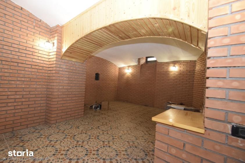 Casă cu 8 camere cu Teren 366 Mp în Calea București