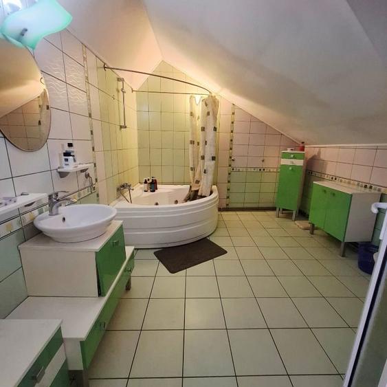 Casă individuală cu 5 camere cu Canalizare în Central
